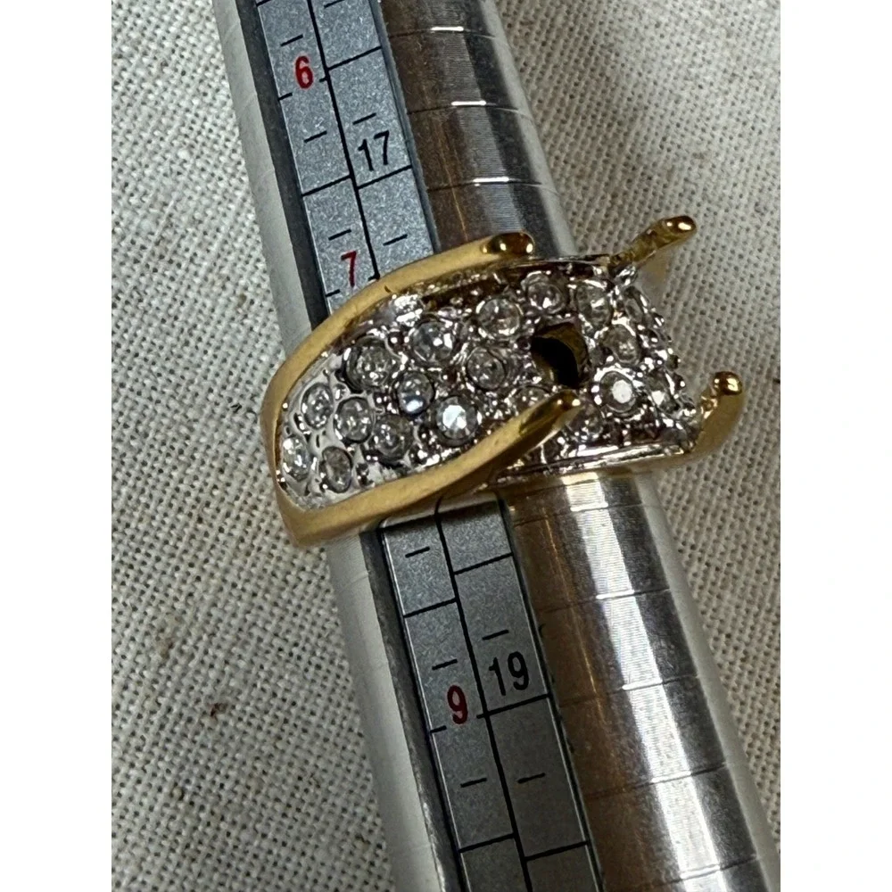 Ivana Trump Vintage Y2K statement crystals size 8 ring setting‎